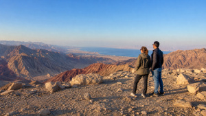 אילת בדצמבר – חופשת חורף מול הרי אילת