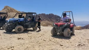 טרקטורון ורכב שטח במהלך טיול בהרי אילת של יו דרייב