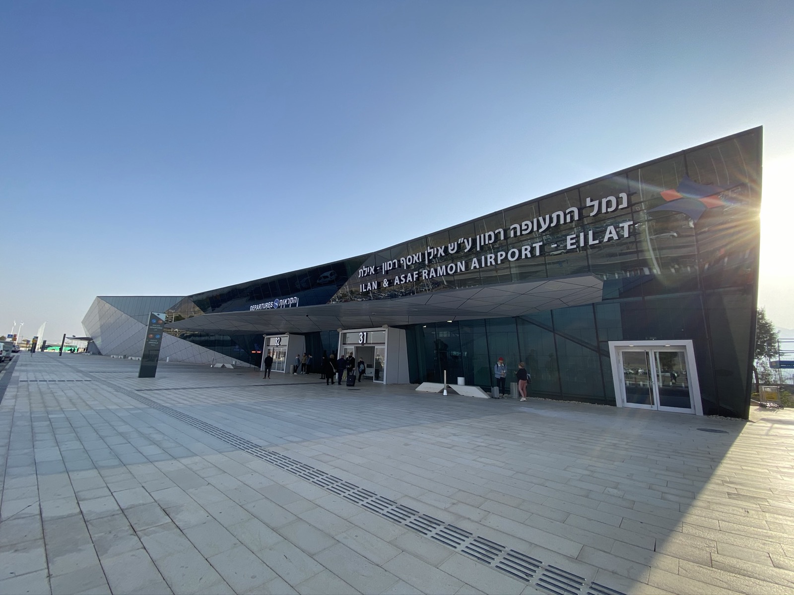 חזית בית הנתיבות בנמל התעופה רמון ליד אילת