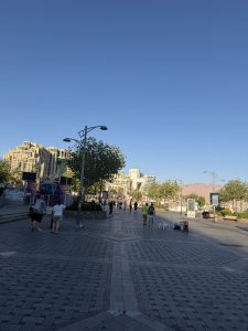 הטיילת הרחבה באילת לצד בתי המלון