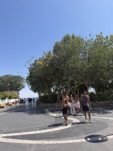 הליכה בטיילת אילת