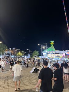 טיילת החוף הצפוני באילת בערב ביולי